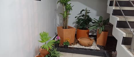 المنشأة من الداخل