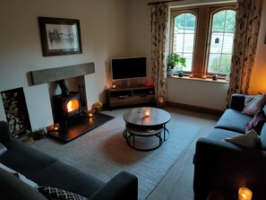 Smart TV - Woodland Cottage (Plymouth)