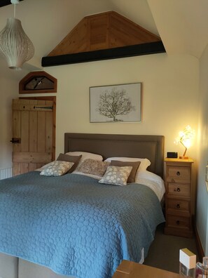 3 bedrooms, iron/ironing board, WiFi, bed sheets - Woodland Cottage (Plymouth)