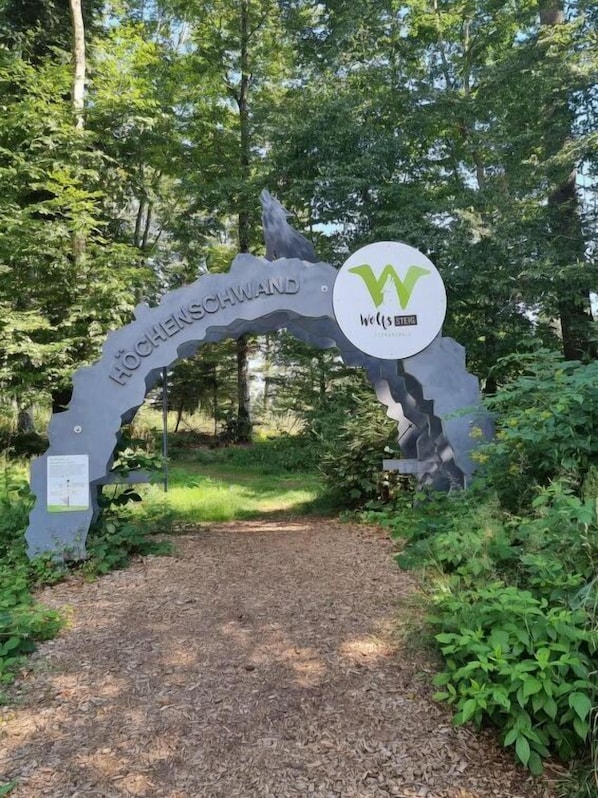 المنطقة المحيطة بالمنشأة