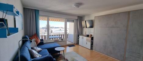 Una televisión de pantalla plana