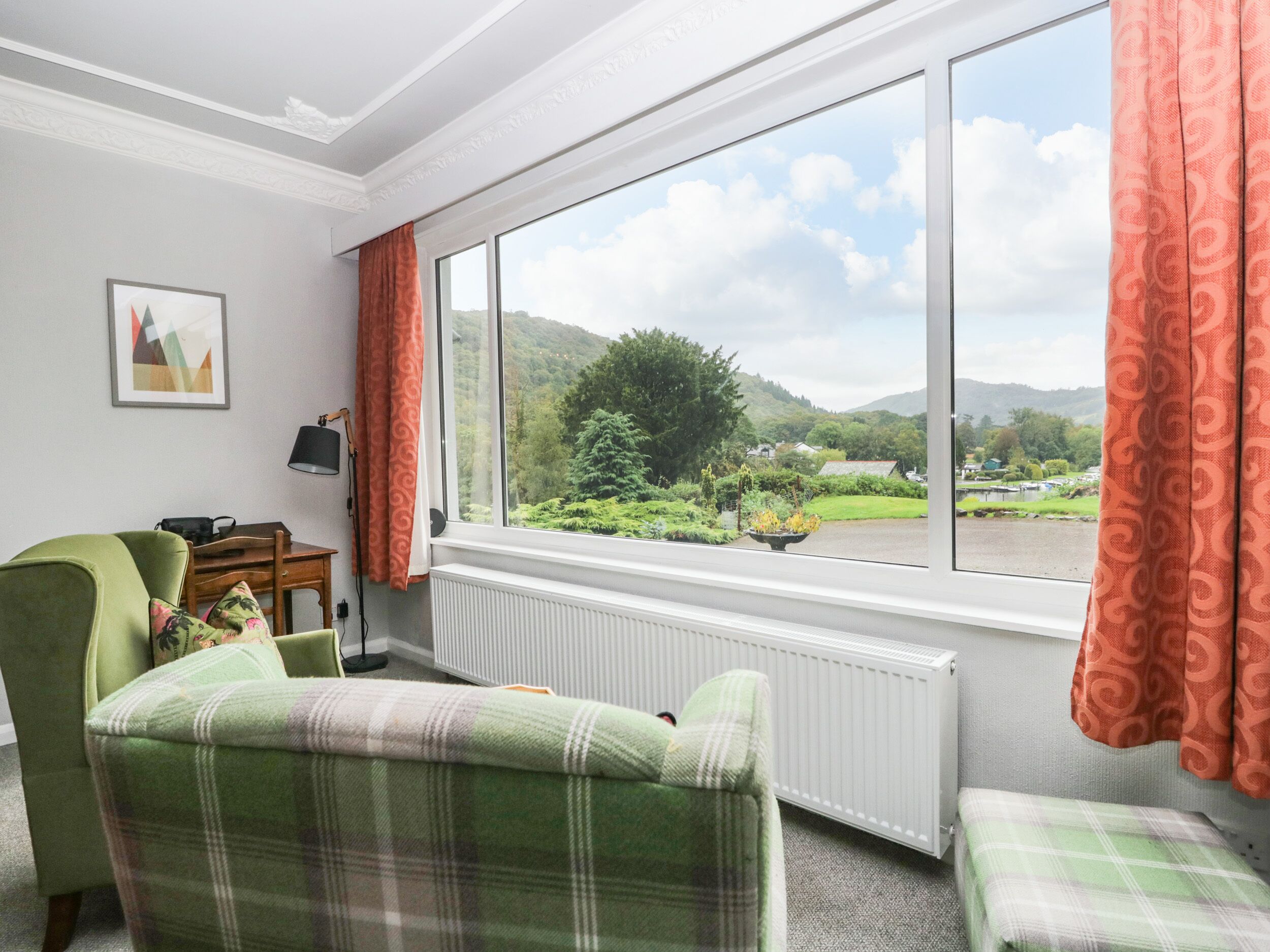 ALLOA, pet friendly, character holiday cottage in Newby Bridge