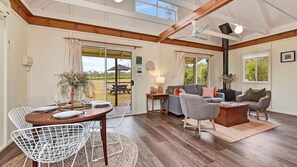 TV, fireplace, DVD player - Bracken Ridge Vineyard - The Entire Estate (Pokolbin)