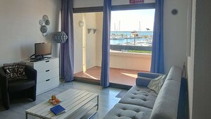 Interior - 3-room apartment with balcony and parking, pool access, sports areas (Le Barcarès)