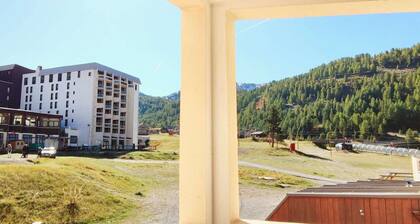 Cozy Studio for 4 in Heart of Isola 2000, Ski-In/Ski-Out, Near Shops and Activities