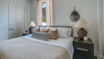 1 slaapkamer, een strijkplank/strijkijzer, gratis wifi, beddengoed