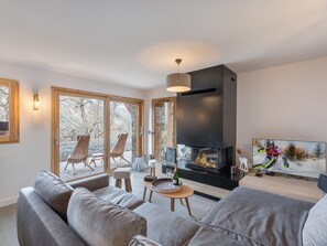 Télévision, cheminée