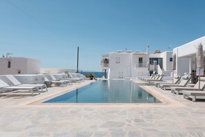 حمّام سباحة خارجي