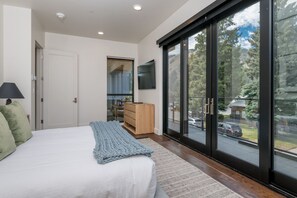 3 bedrooms, iron/ironing board, free WiFi, bed sheets - Stunning Condo in Downtown Ketchum with Covered Deck (Ketchum)