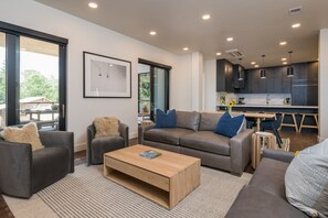 TV - Winter Availability! Stunning 3-Bedroom, 2-Bath Condo Located in Downtown Ketchu (Ketchum)