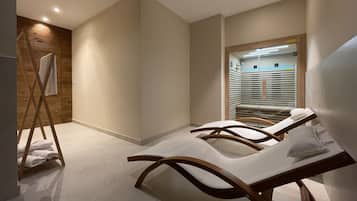 Sauna, hot tub
