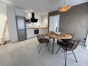 Superior Apartment | Private kitchen | Full-size fridge, microwave, oven, stovetop - Apartamentos Las Indianas (Llanes)