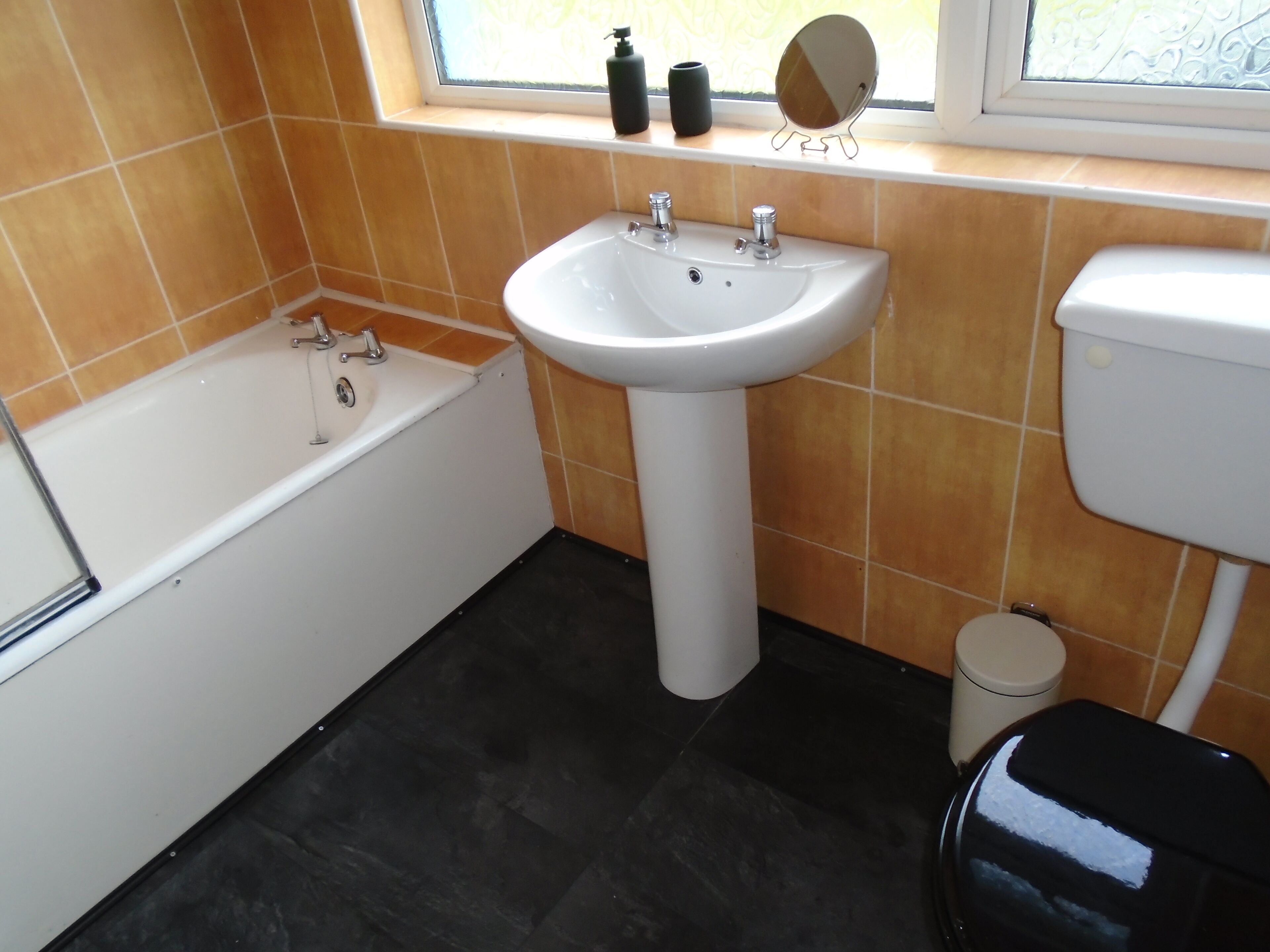 Farmhouse Bungalow on Working Farm