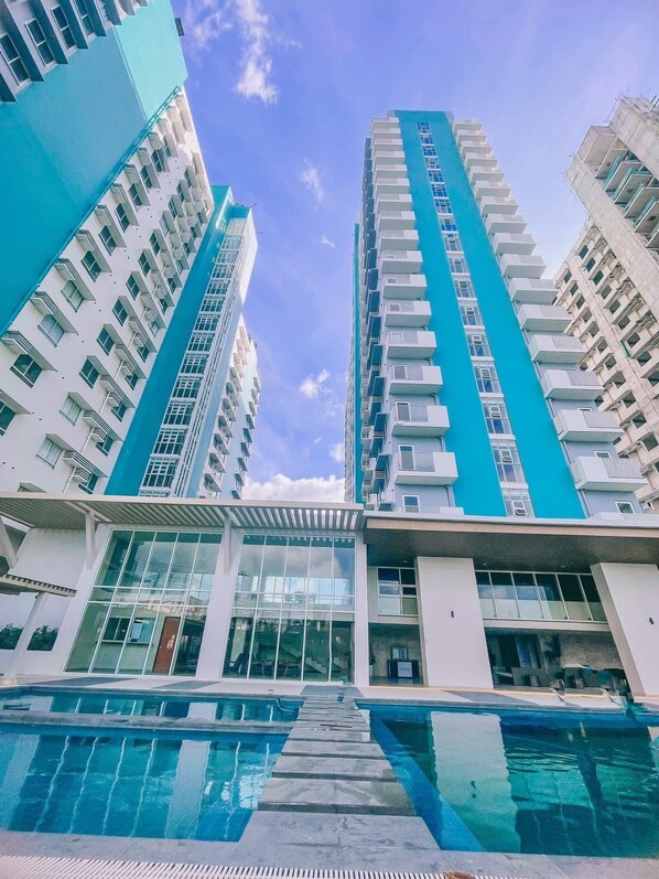 Outdoor pool - AZRA Bacolod at Mesavirre - Deluxe Studio Unit with Pool and Gym (Bacolod City)