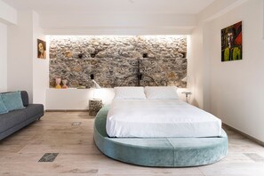 1 bedroom, in-room safe, iron/ironing board, free WiFi