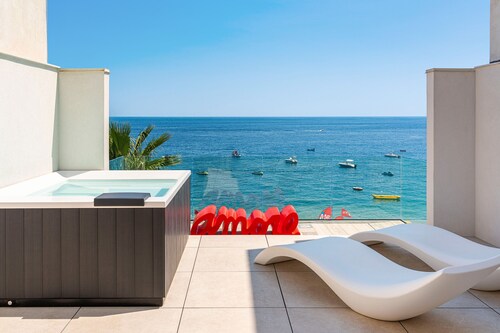 Wunderbar elegantes Apartment mit Whirlpool und traumhaftem Meerblick in Letojanni - DiCasaInSicilia