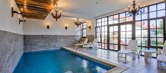 Luxury Chalet with private swimmingpool located in residential Saxon area