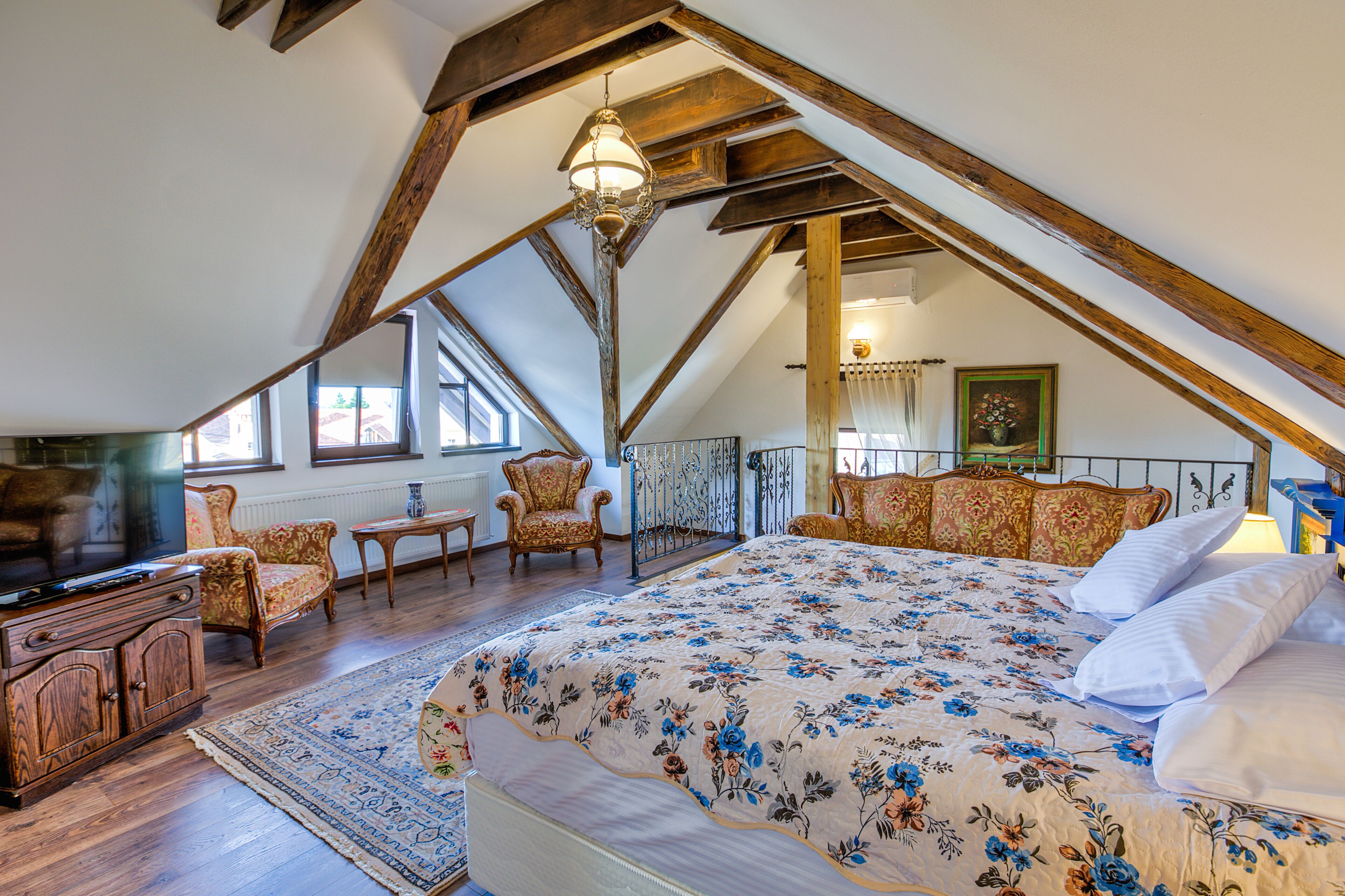 5 Schlafzimmer, Schreibtisch, Reisekinderbett, kostenloses WLAN