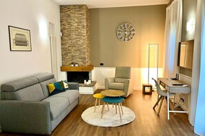 Flat-screen TV, fireplace - GuestHost - Bright and welcoming 70sqm apartment with garden equipped with table and chairs, located on the ground floor of a period building that can accommodate up to 5 people! The apartment is located a few steps from the center of Vicenza. Convenient (Vicenza)