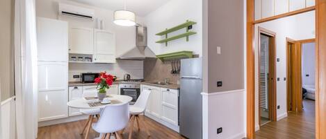 Fridge, microwave, oven, stovetop