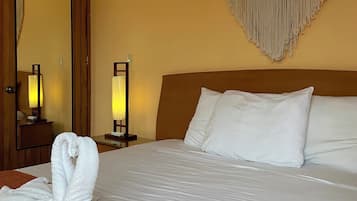 Appartement familial, 2 chambres, balcon, vue sur la plage | Literie de qualité, couette en duvet, coffre-fort, ameublement unique