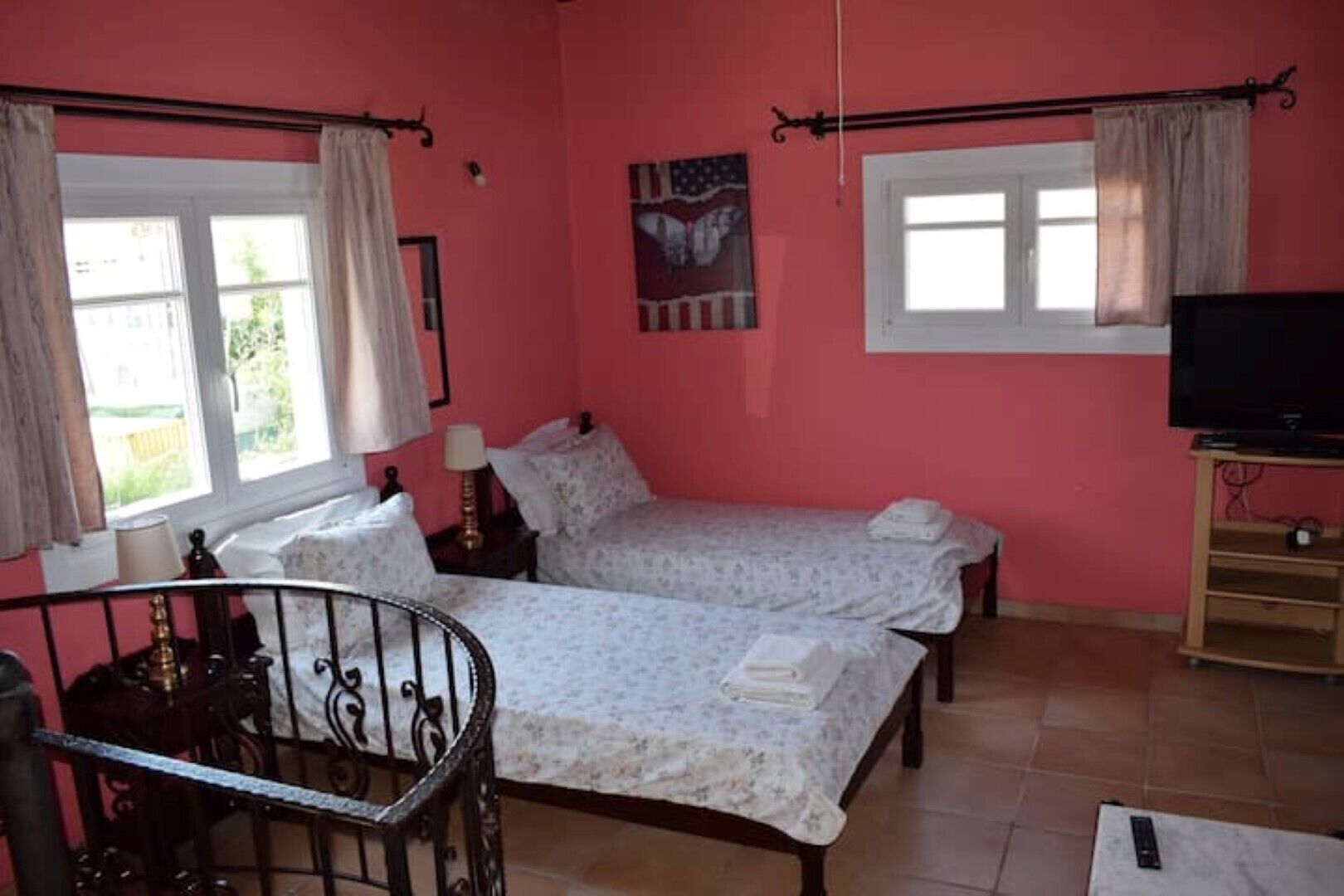 Spacious Private Villa AKOBARA, 2km from city center