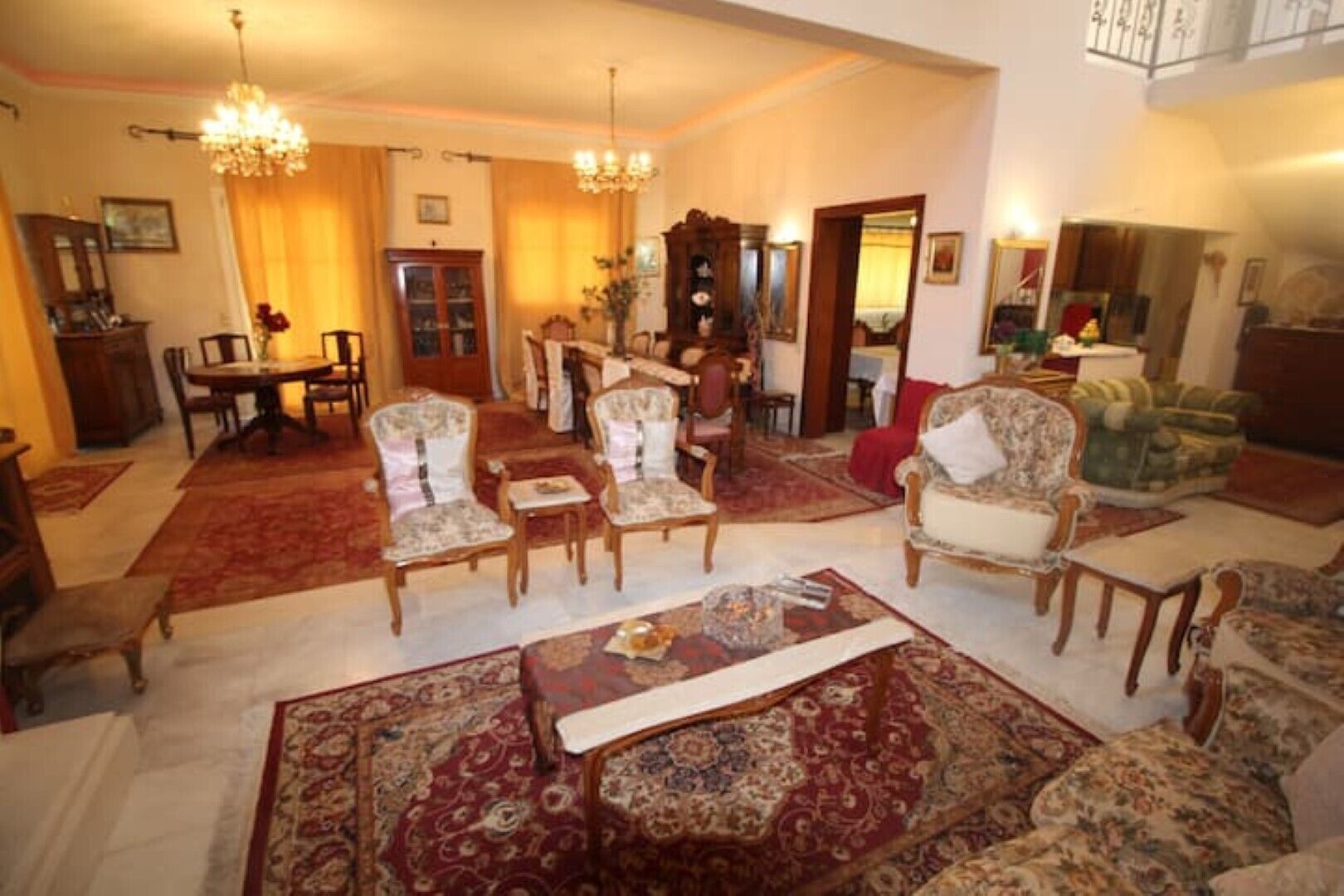 Spacious Private Villa AKOBARA, 2km from city center