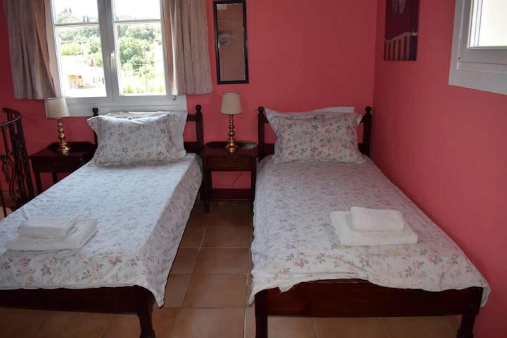 Spacious Private Villa AKOBARA, 2km from city center