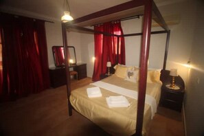 8 bedrooms, WiFi, wheelchair access