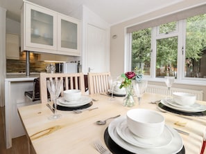 Dishwasher, cookware/dishes/utensils