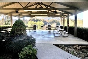 Outdoor dining - FREE Dollywood Ticket • City View • Lazy River • Whispering Pines 242 (Pigeon Forge)