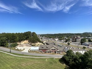 Exterior - FREE Dollywood Ticket • City View • Lazy River • Whispering Pines 242 (Pigeon Forge)