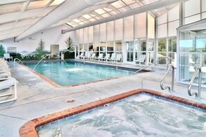 Piscina coperta, una piscina riscaldata