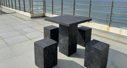 We are opposite to Cinnamond Grand hotel and the Crescat shopping mall.