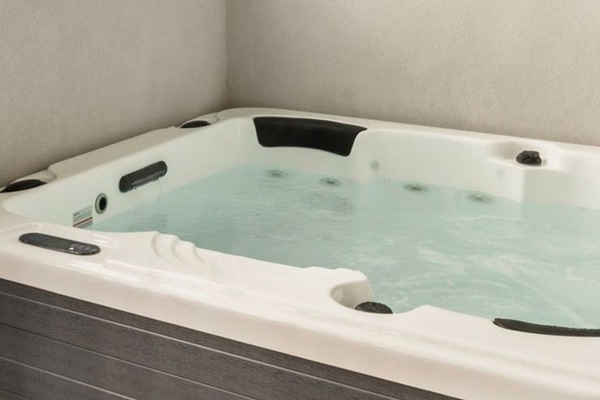 Indoor spa tub