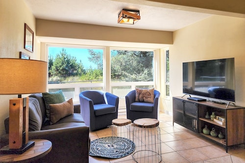 Fisherman's Delight in Waldport! Dog Friendly! Hot tub!