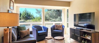 Fisherman's Delight in Waldport! Dog Friendly! Hot tub!