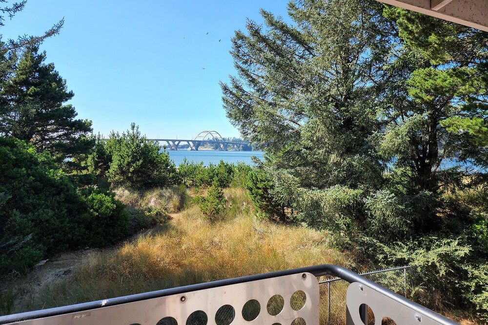 Fisherman's Delight in Waldport! Dog Friendly! Bring Your Boat!
