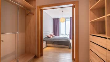 Comfort Apartment | Hypo-allergenic bedding, down duvets, individually decorated