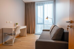 Deluxe Apartment | Hypo-allergenic bedding, down duvets, individually decorated - Easyrooms Dzirnavu (Riga)