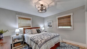 A bedroom with a bed, nightstands, a lamp, a picture on the wall, and a ceiling light. - A Southern Retreat / Cozy Getaway in the heart of Atlanta Sleeps 4 (Atlanta)