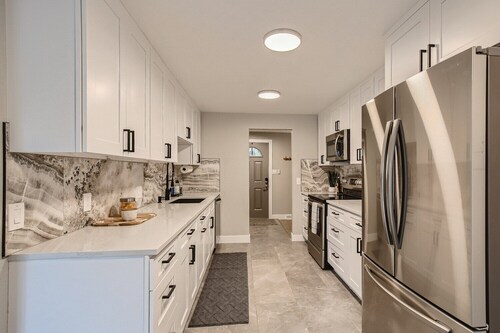 Gorgeous Arvada home-Fenced yard-Pet Friendly-Hot Tub