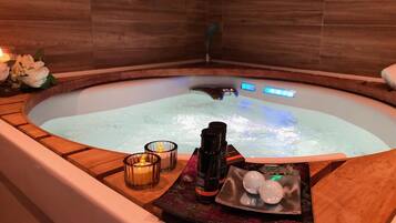 Familie suite | Badkamer | Een haardroger, zeep, shampoo, toiletpapier