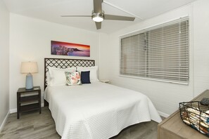 1 bedroom, iron/ironing board, free WiFi, bed sheets - Newly Remodeled Condo in the Heart of Waikiki! 1 Block to Beach! FREE Parking (Honolulu)