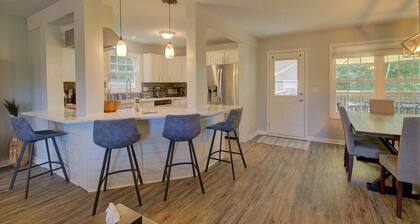 Firefly Hideaway near Asheville w/hot tub, free Biltmore pass, fire pit and fenced back yard