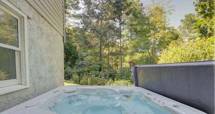 Firefly Hideaway near Asheville w/hot tub, free Biltmore pass, fire pit and fenced back yard