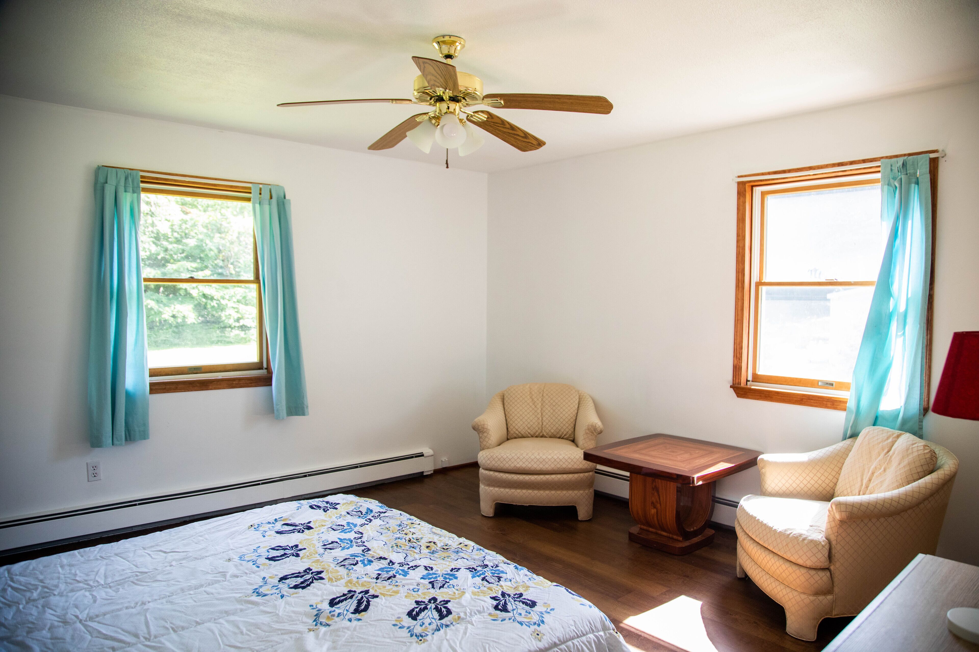 Spacious home with Firepit  and access to River