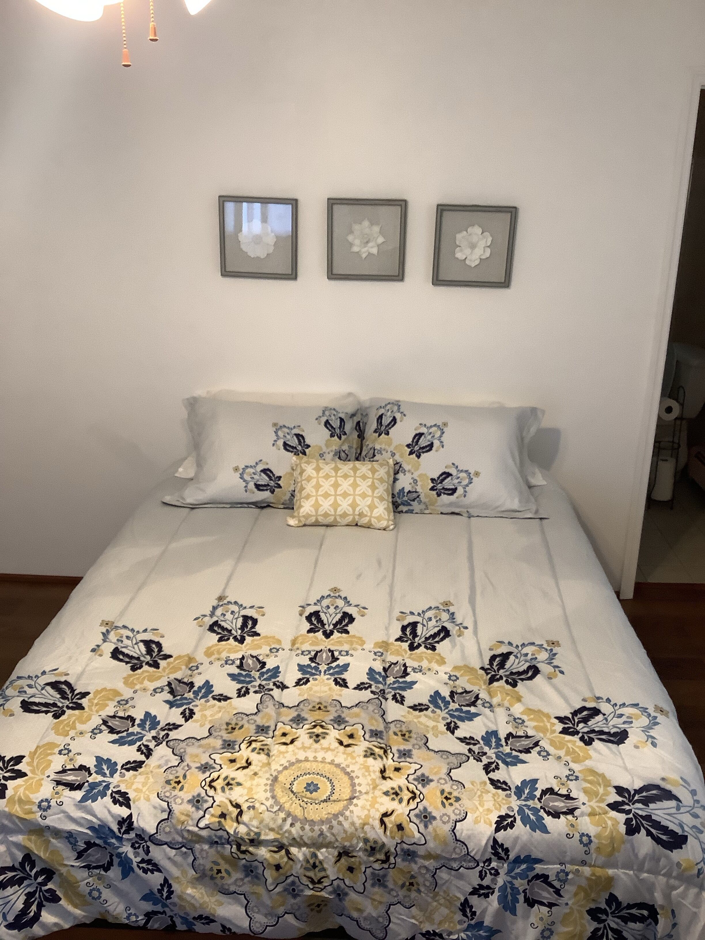 Spacious home with Firepit  and access to River