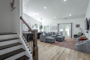 Smart TV - Cloudland Summit | Hot Tub + Grill | Dog Friendly (Rising Fawn)