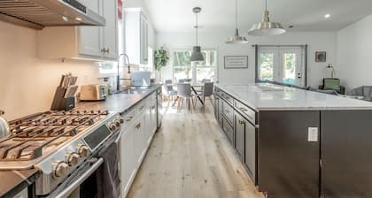 Cloudland Summit | Hot Tub + Grill | Dog Friendly | 4 Bed, 3 Bath
